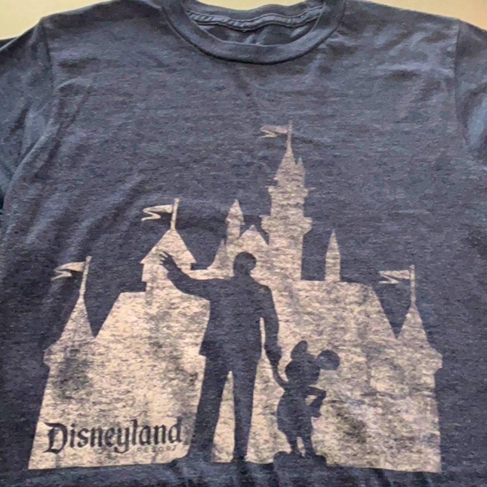 Walt & Mickey Silhouett holding hands in front of castle.Disneyland T-Shirt